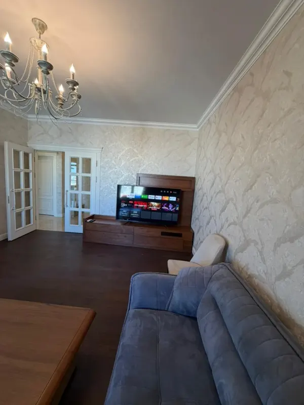 Kirayə 3 otaqlı Mənzil 136 m² Nəsimi r. 8 Noyabr m.