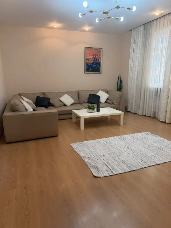 Kirayə 3 otaqlı Mənzil 135 m² Nəsimi r. Gənclik m.