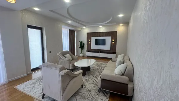Kirayə 4 otaqlı Mənzil 175 m² Səbail r. İçərişəhər m.