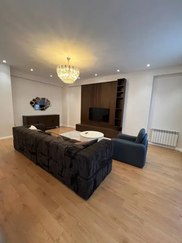 Kirayə 3 otaqlı Mənzil 170 m² Yasamal r.