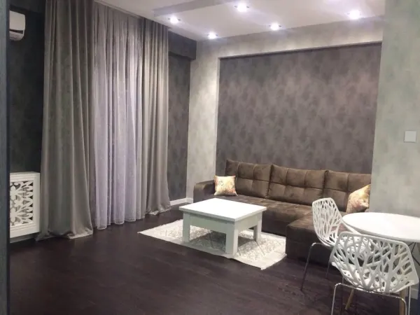 Kirayə 2 otaqlı Mənzil 70 m² Nəsimi r.