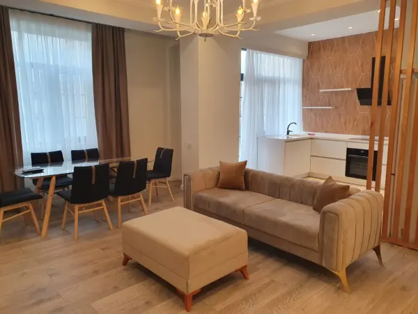 Kirayə 3 otaqlı Mənzil 110 m² Yasamal r. Elmlər Akademiyası m.