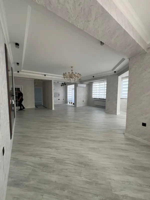 28 May metrosunun yaxınlığında Prem