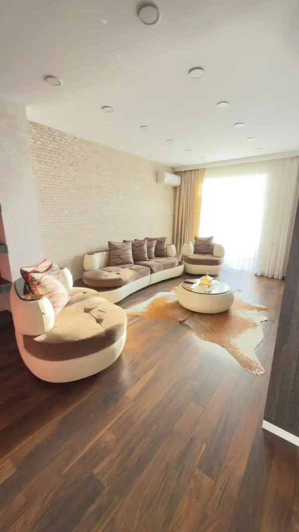 Kirayə 4 otaqlı Mənzil 200 m² Xətai r.
