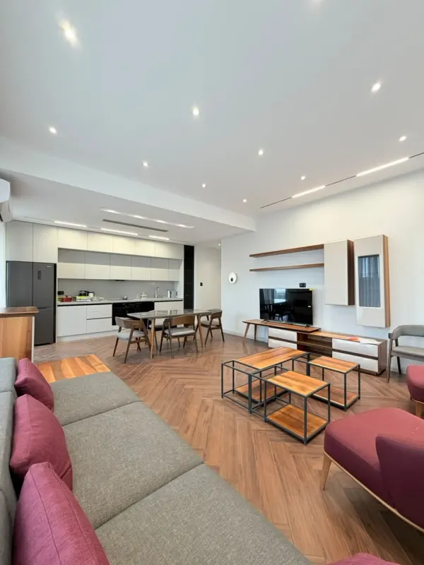 Kirayə 4 otaqlı Mənzil 168 m² Xətai r.