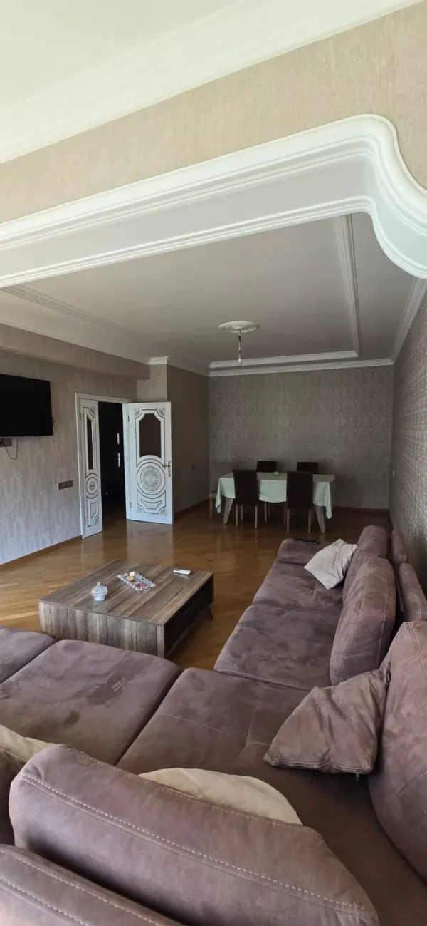 Kirayə 2 otaqlı Mənzil 95 m² Xətai r.