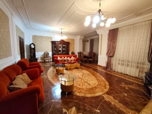 Kirayə 4 otaqlı Mənzil 200 m² Nəsimi r.