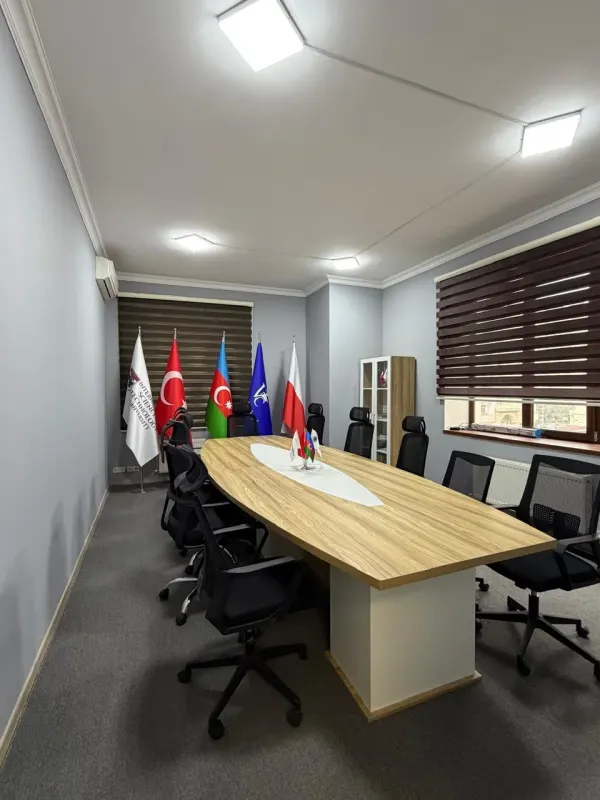 Kirayə 5 otaqlı Ofis 150 m² Xətai r.