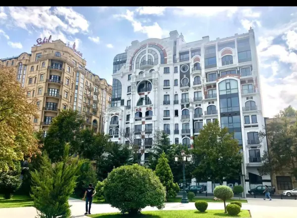 Kirayə 2 otaqlı Mənzil 100 m² Səbail r.
