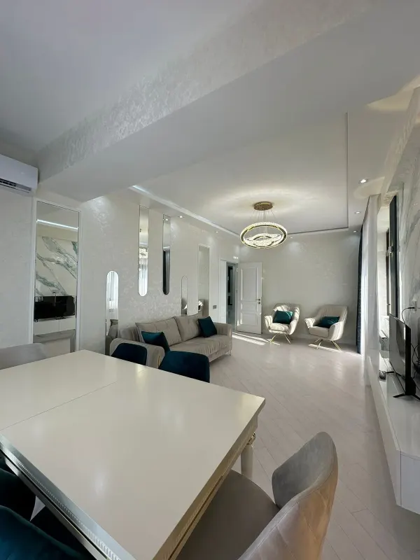 Kirayə 3 otaqlı Mənzil 130 m² Nərimanov r.