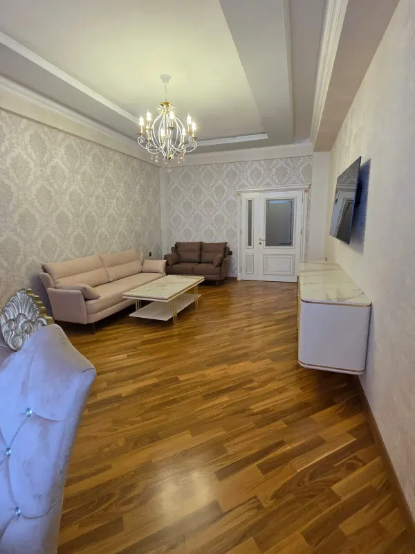 Kirayə 3 otaqlı Mənzil 115 m² Xətai r.