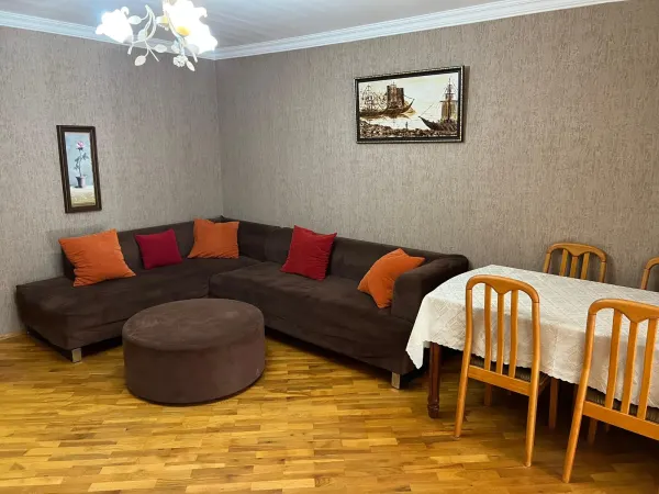Kirayə 3 otaqlı Mənzil 100 m² Nəsimi r.