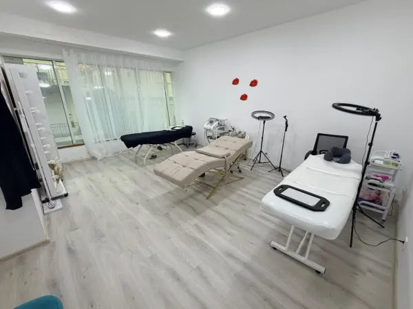 Aff mall ofis 900 azn