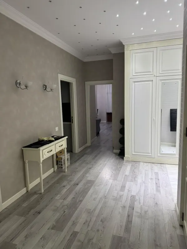 Kirayə 3 otaqlı Mənzil 120 m² Yasamal r. İnşaatçılar m.