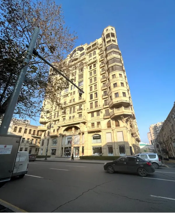 Kirayə 3 otaqlı Mənzil 185 m² Səbail r. Sahil m.