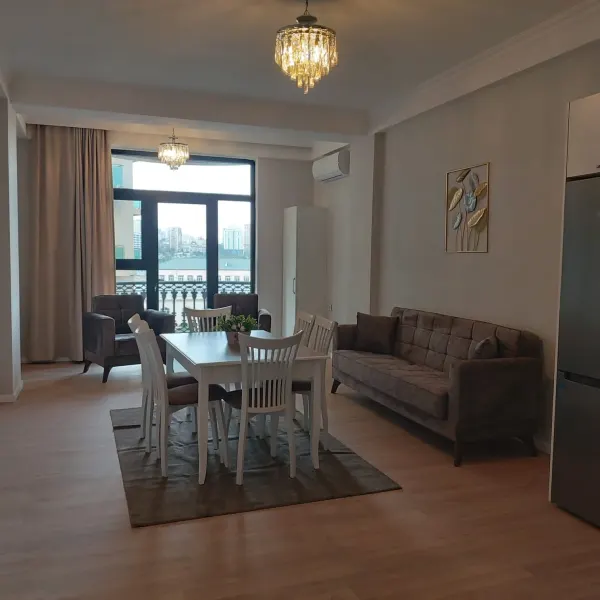 Kirayə 2 otaqlı Mənzil 90 m² Səbail r. İçərişəhər m.