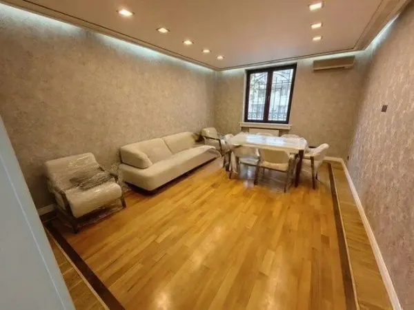 Kirayə 2 otaqlı Mənzil 120 m² Səbail r.