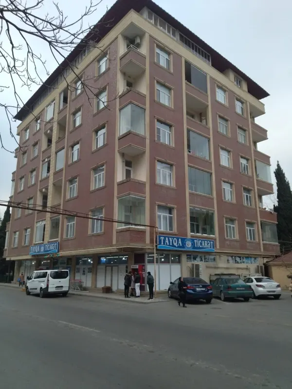 Satılır 4 otaqlı Mənzil 185 m² Binəqədi r. 7-ci mikrorayon q. Azadlıq prospekti m.