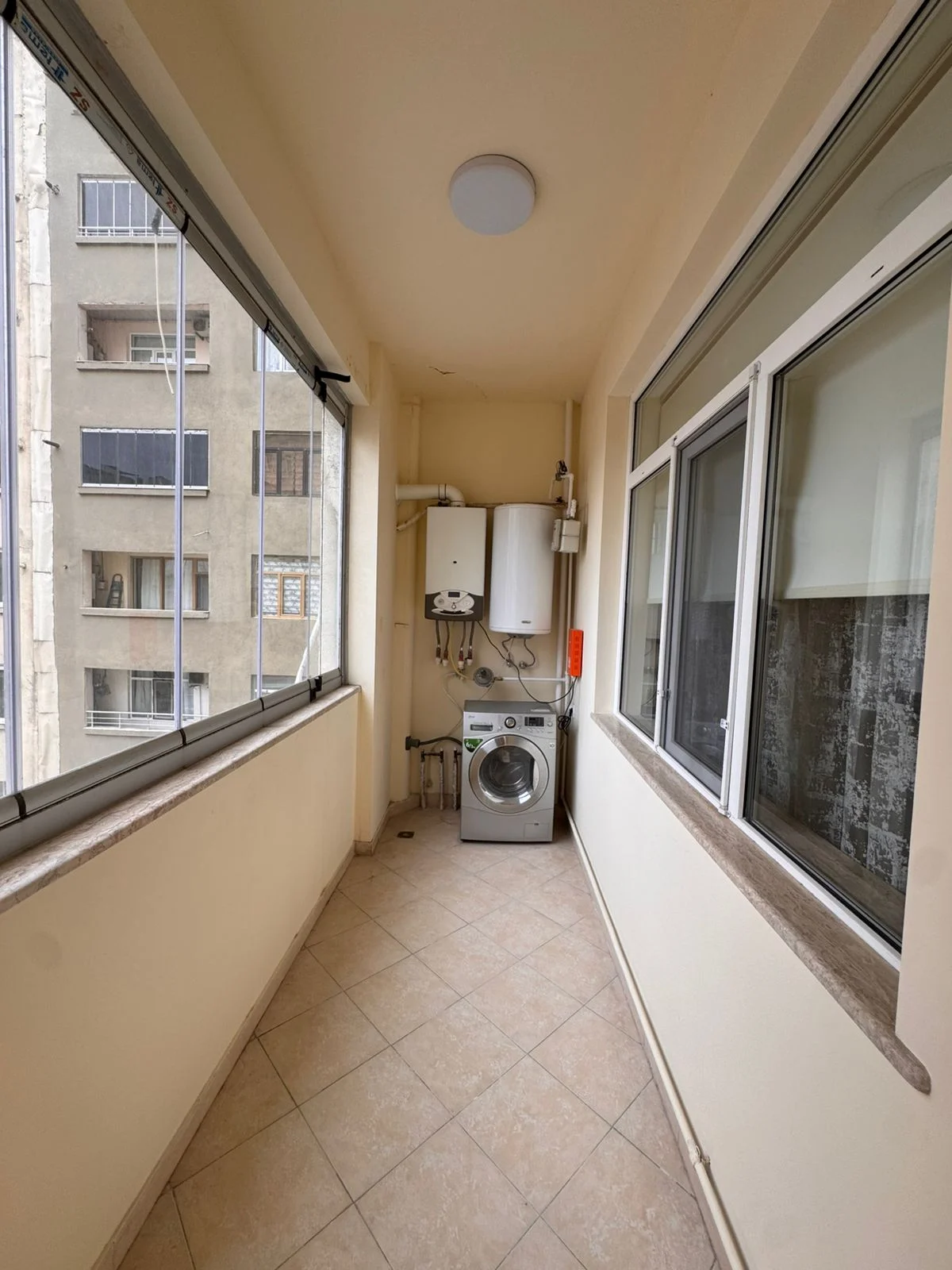 Kirayə 2 otaqlı Mənzil 85 m² Xətai r.