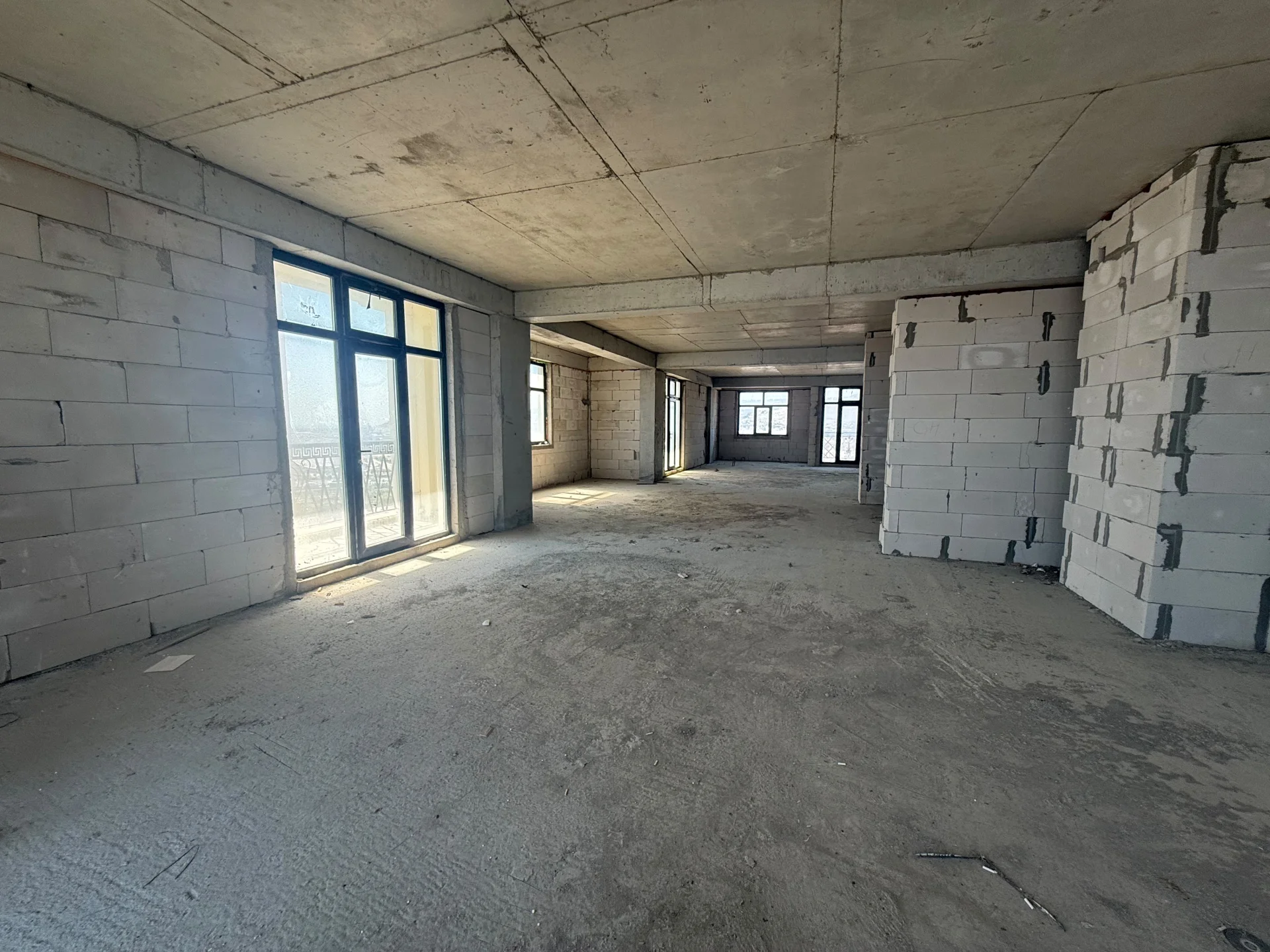 Satılır 4 otaqlı Mənzil 178.1 m² Səbail r.