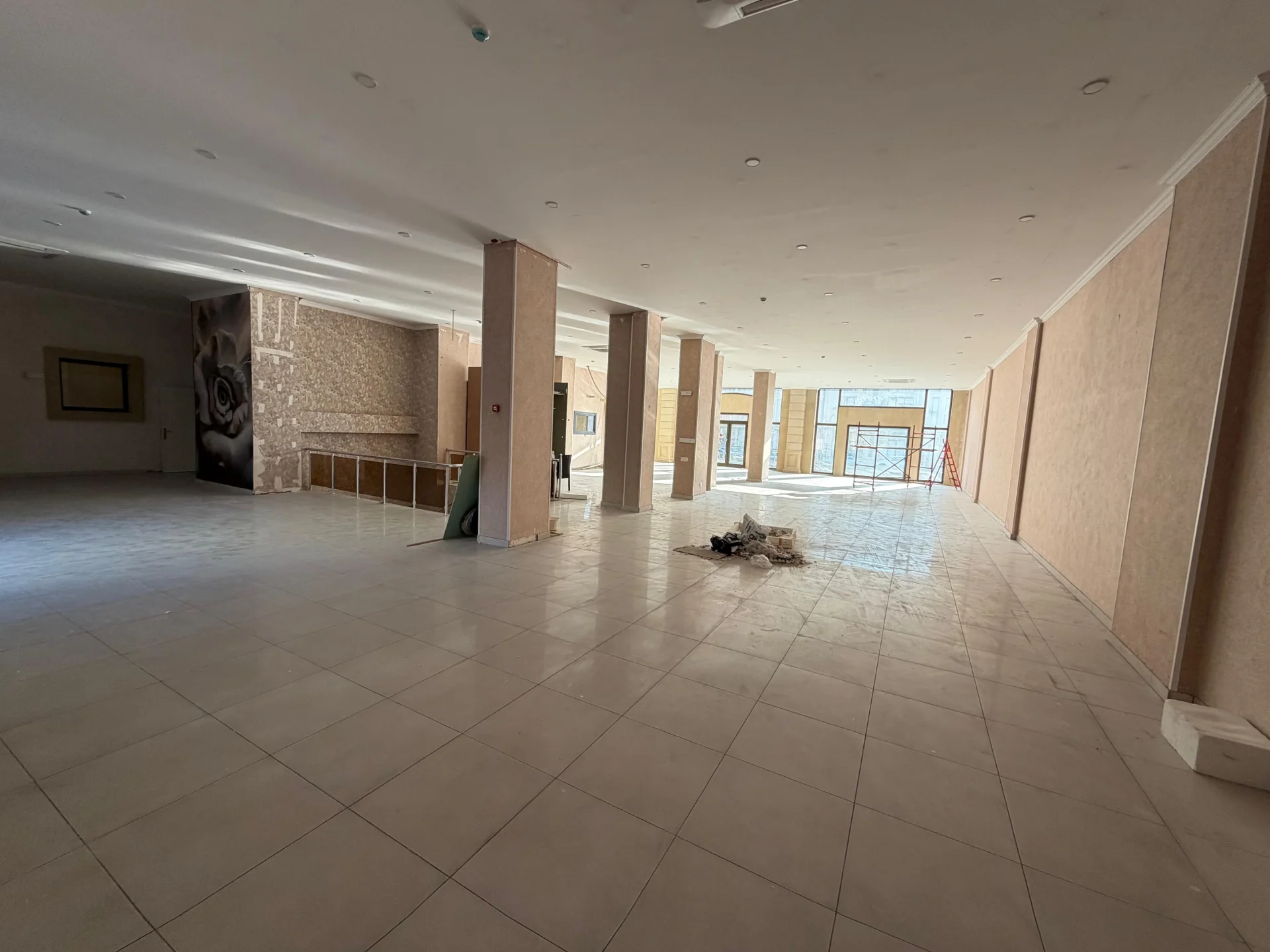 Kirayə 100 otaqlı Ofis 9600 m² Nəsimi r.