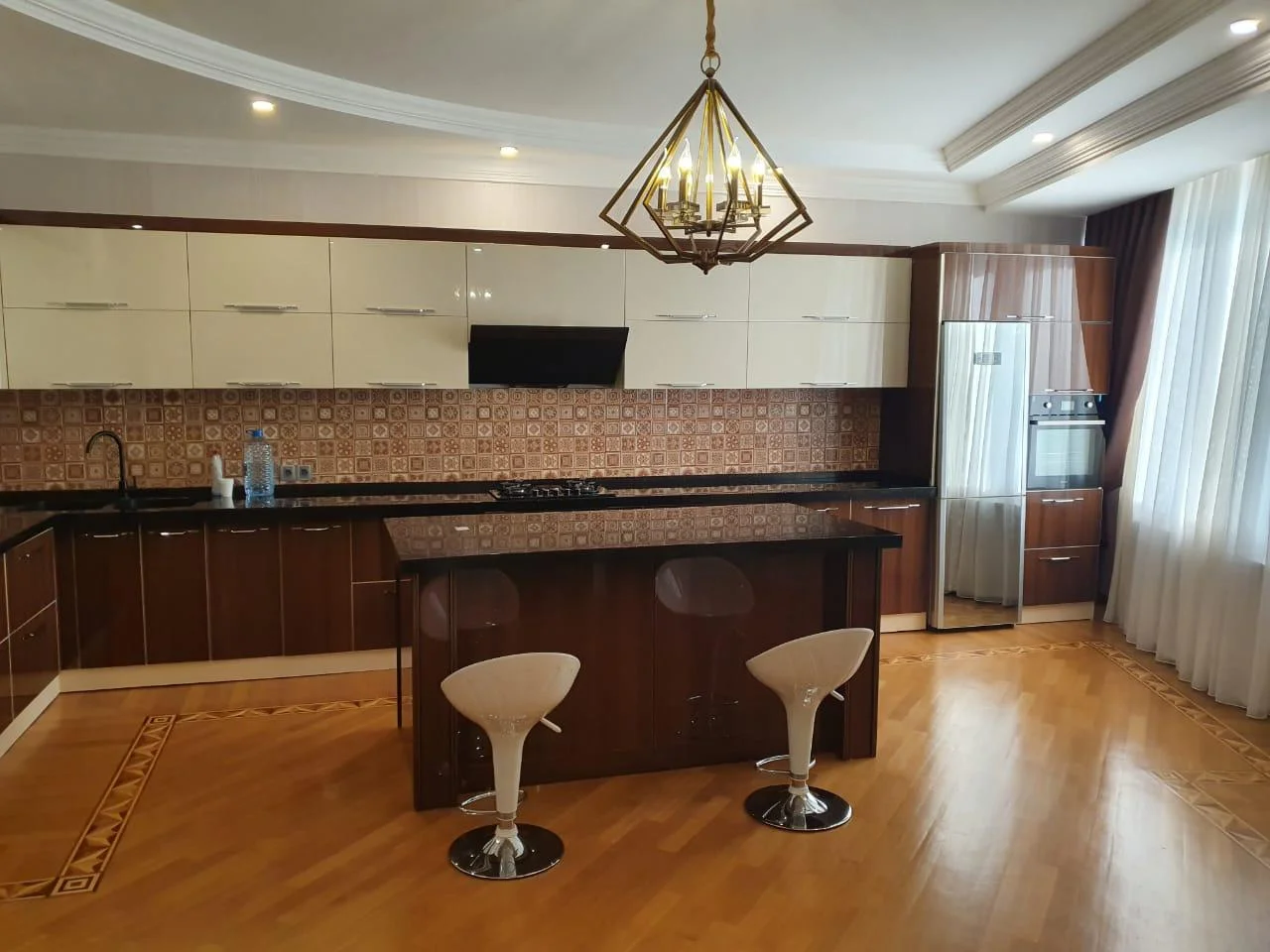 Kirayə 3 otaqlı Mənzil 280 m² Yasamal r.