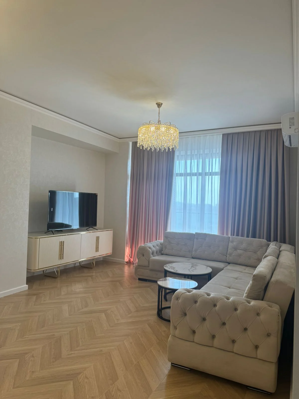 Kirayə 3 otaqlı Mənzil 145 m² Bakı – şəkil 1