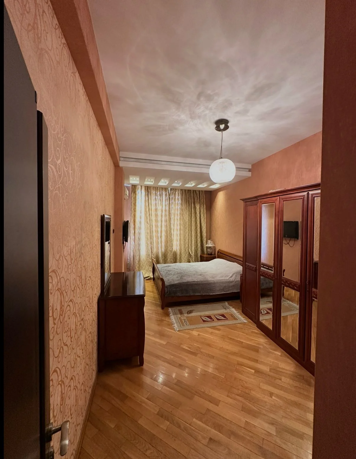 Kirayə 4 otaqlı Mənzil 200 m² Nəsimi r.