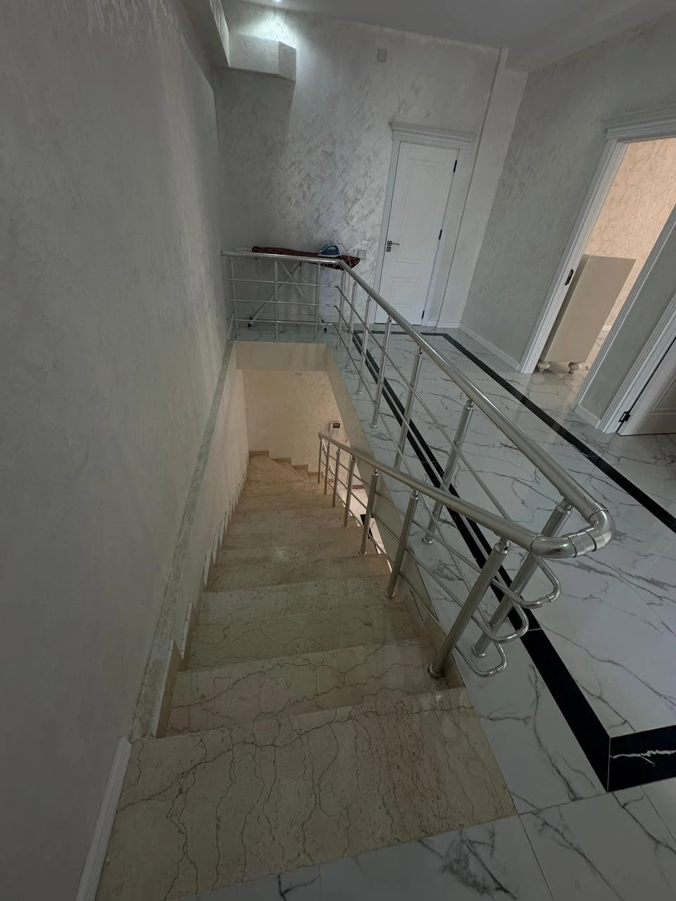 Kirayə 5 otaqlı Mənzil 245 m² Nəsimi r.