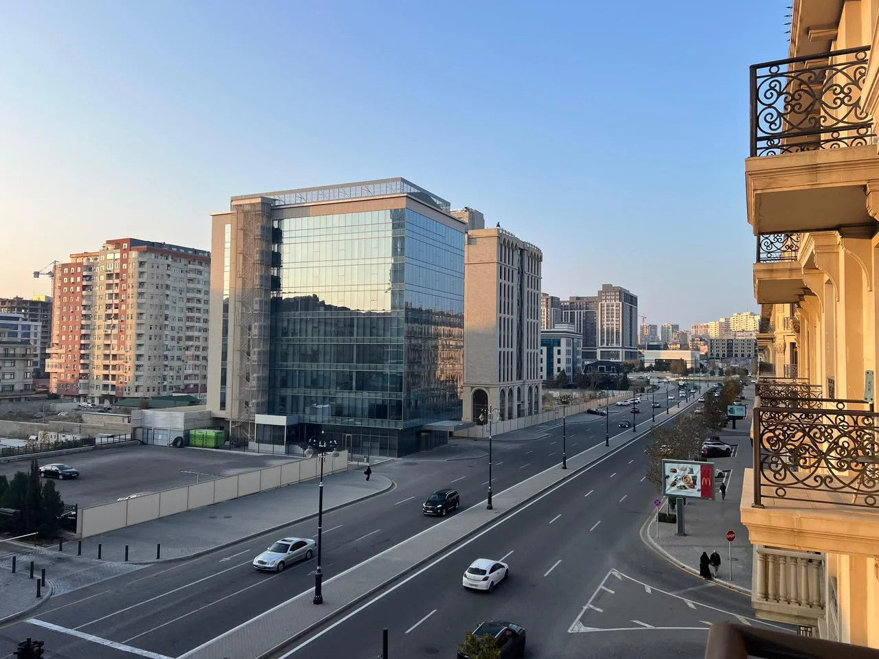 Kirayə 2 otaqlı Mənzil 110 m² Xətai r. Ağ şəhər q. – şəkil 2