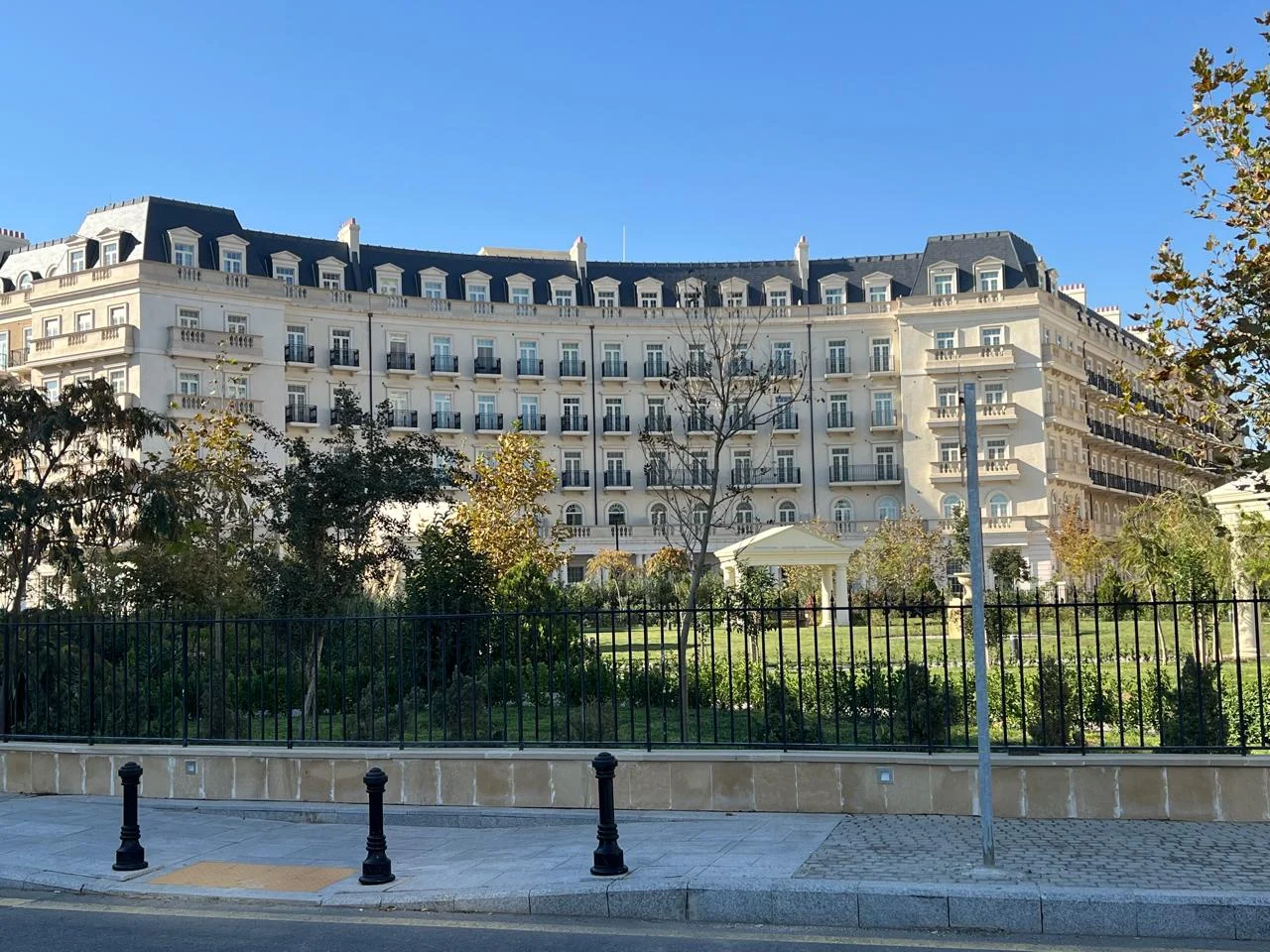 Kirayə 3 otaqlı Mənzil 120 m² Xətai r.