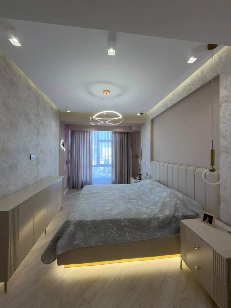 Rəssamlıq yanı 4 otaq 2500azn