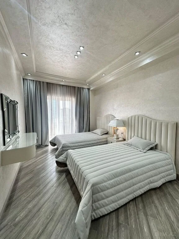 Kirayə 3 otaqlı Mənzil 140 m² Xətai r.