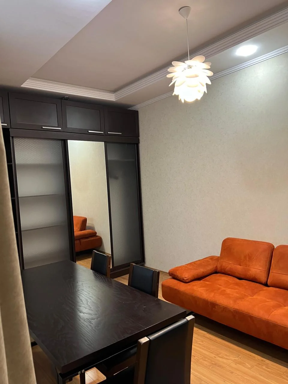 Kirayə 4 otaqlı Mənzil 135 m² Nərimanov r.