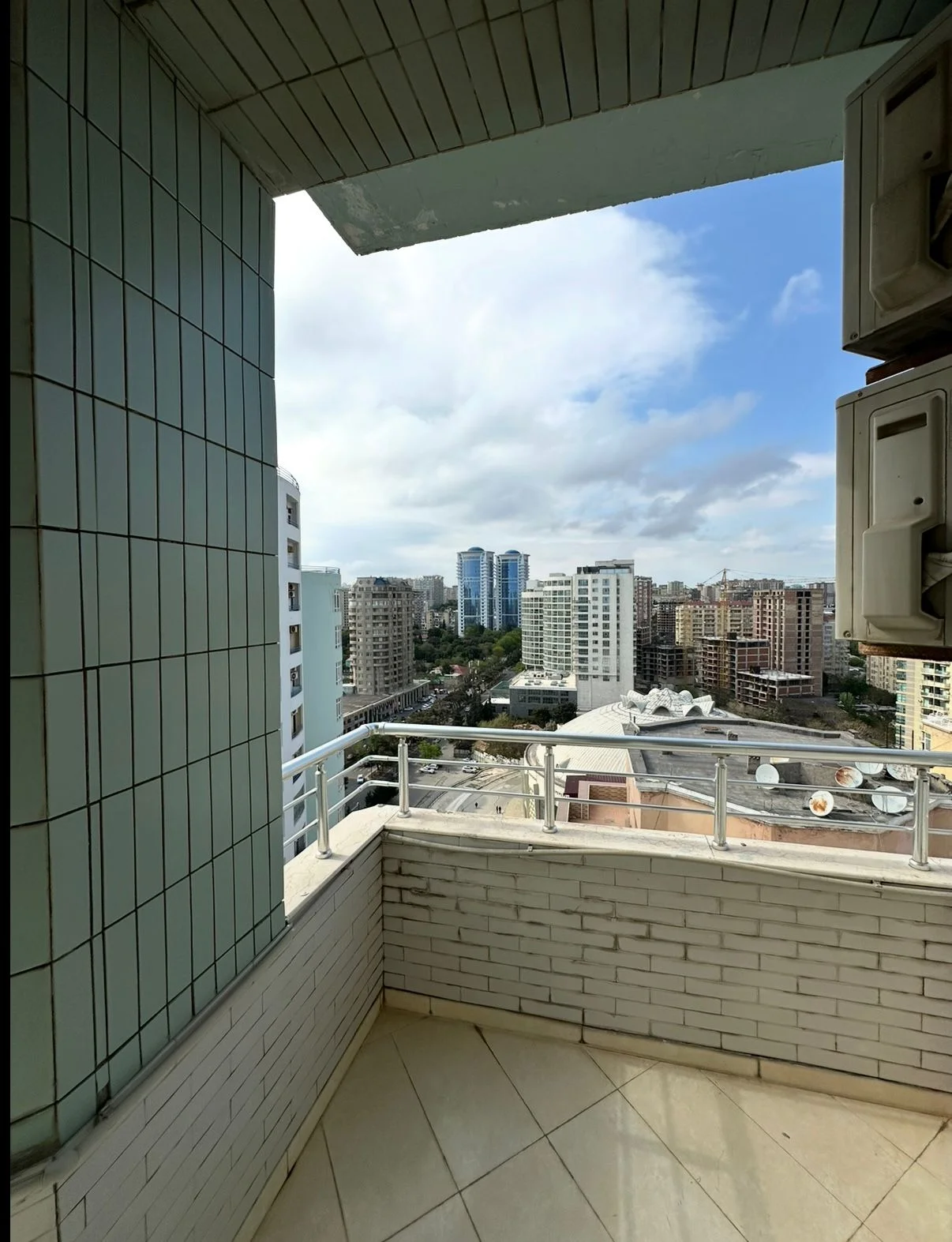 Kirayə 4 otaqlı Mənzil 200 m² Nəsimi r.