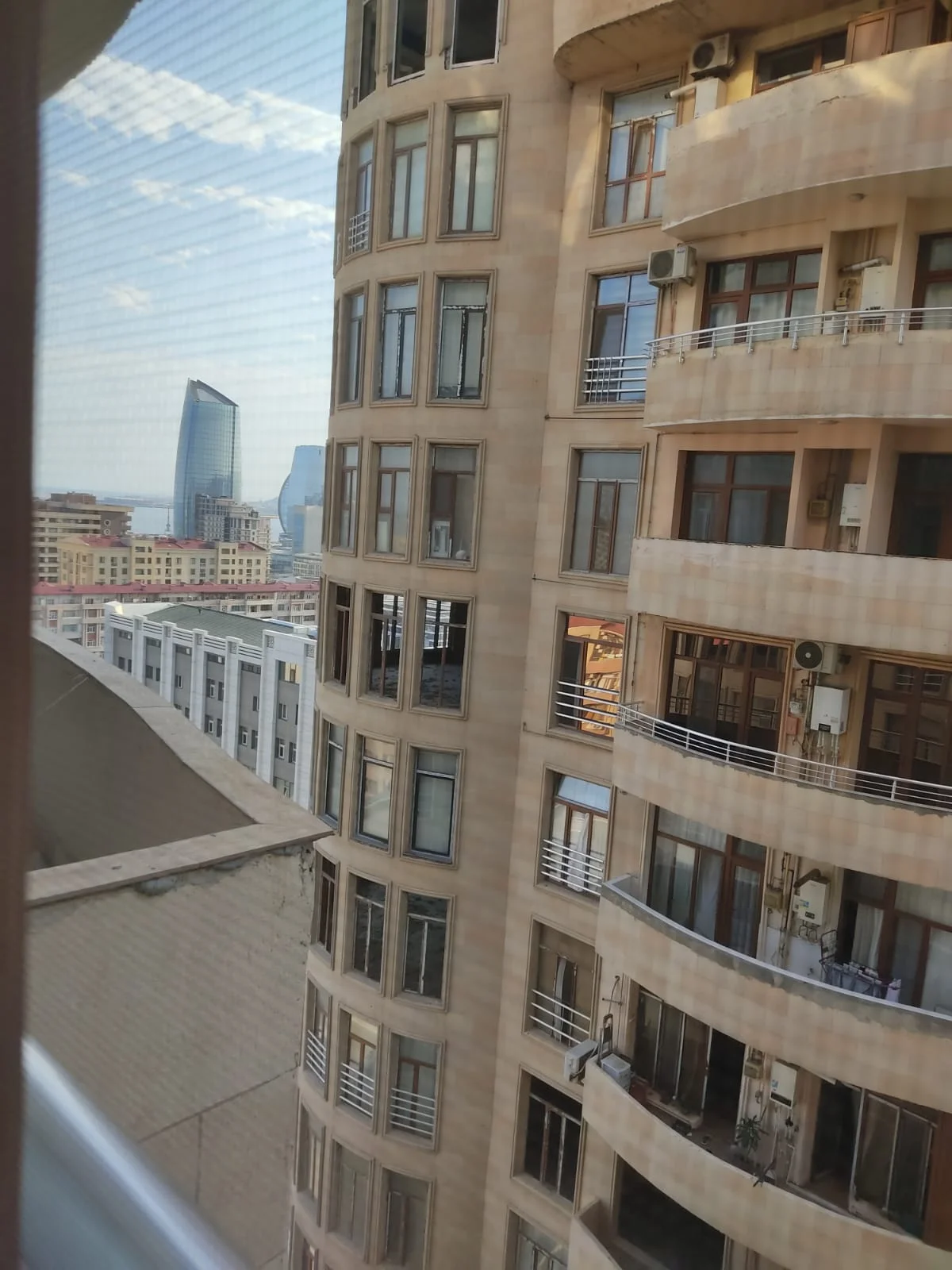 Kirayə 3 otaqlı Mənzil 120 m² Xətai r.