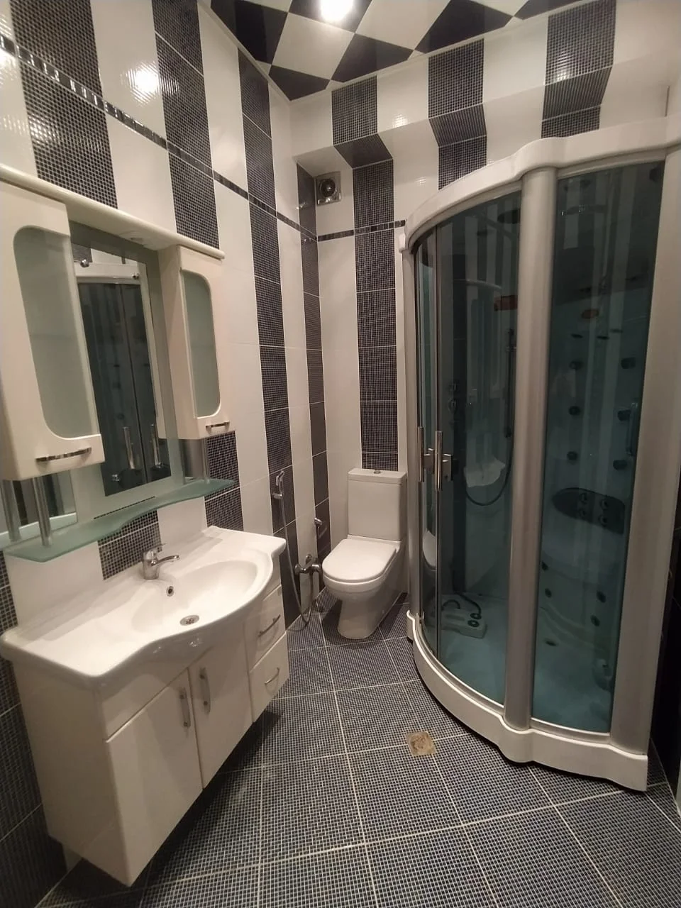 Kirayə 3 otaqlı Mənzil 119 m² Nəsimi r.