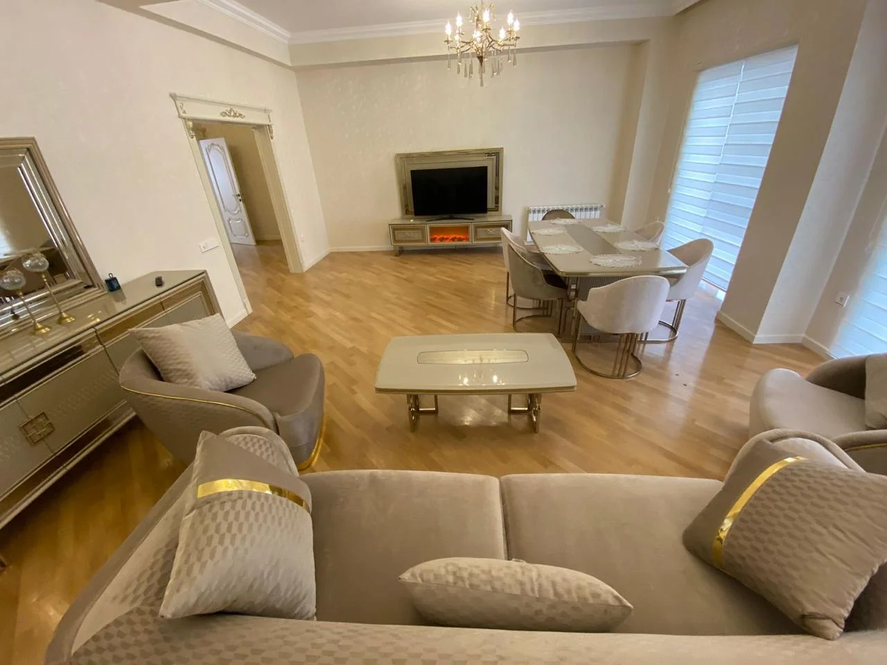 Kirayə 3 otaqlı Mənzil 150 m² Xətai r. Ağ şəhər q. – şəkil 1