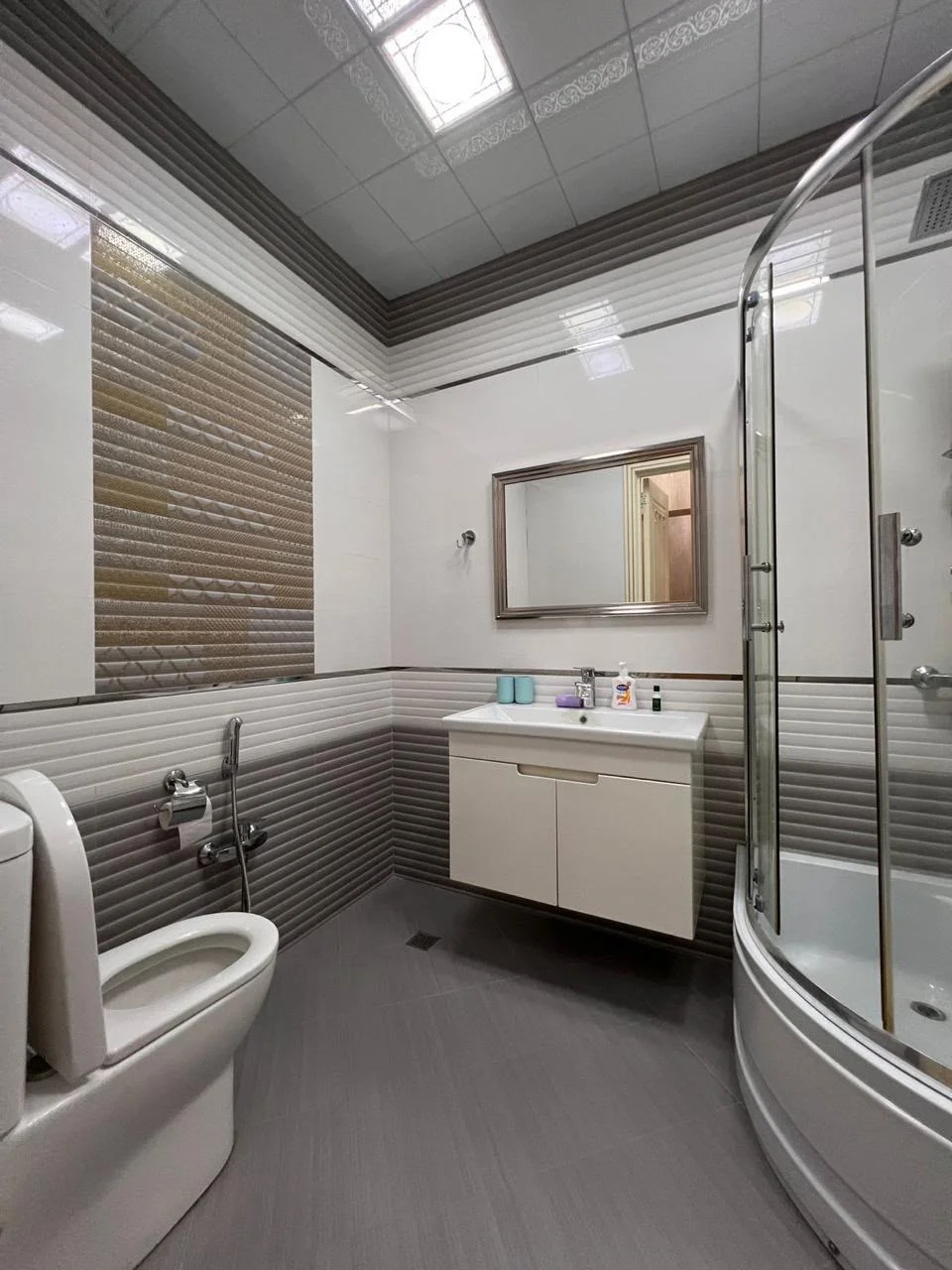 Kirayə 2 otaqlı Mənzil 79 m² Xətai r.