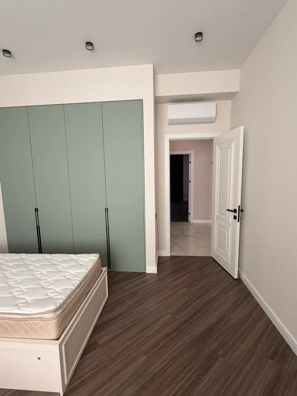 Kirayə 3 otaqlı Mənzil 158 m² Xətai r.