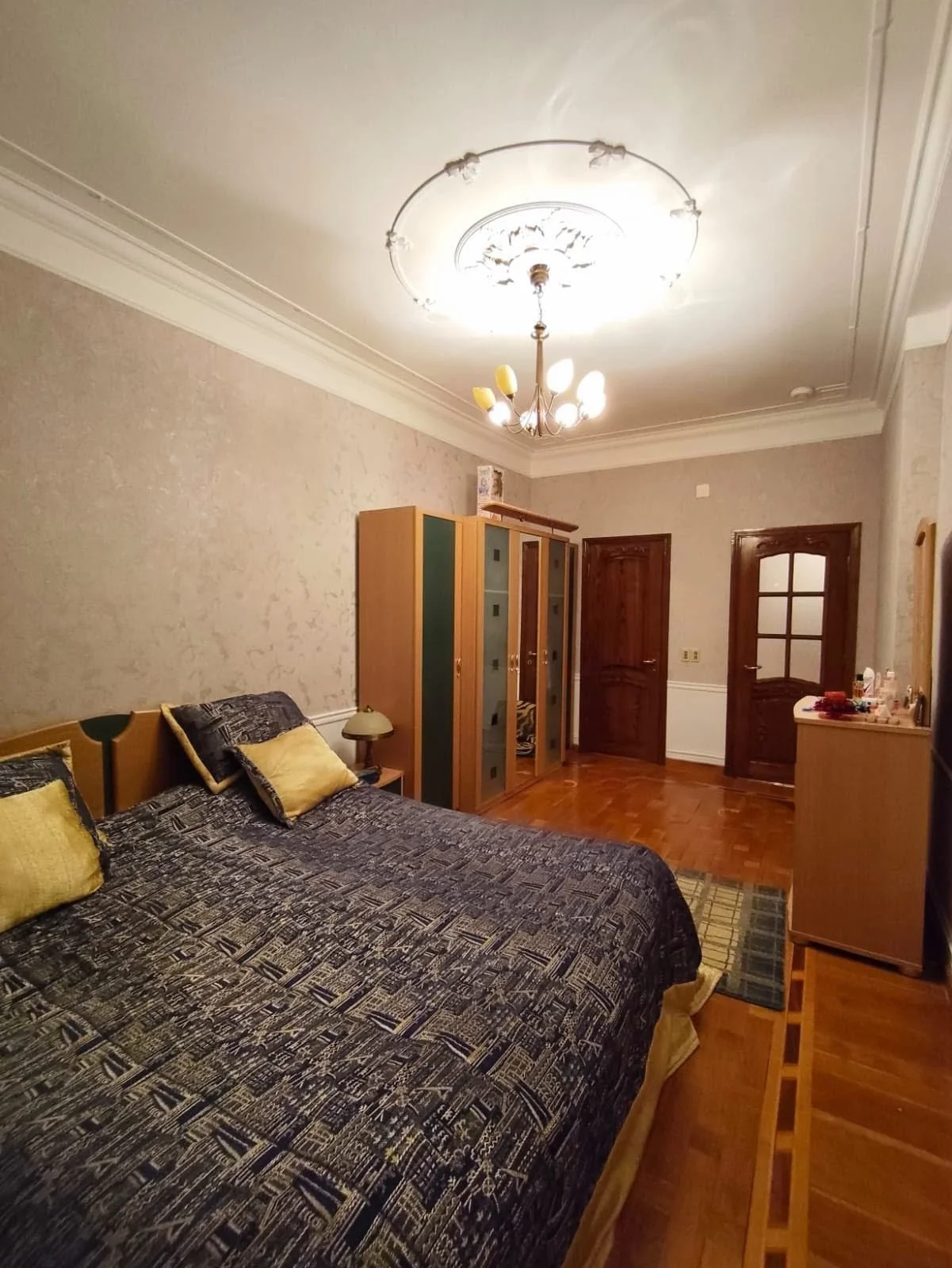 Kirayə 4 otaqlı Mənzil 200 m² Nəsimi r.