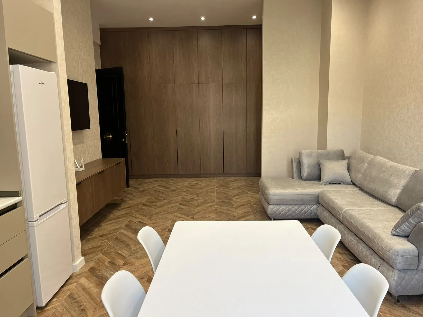 Kirayə 2 otaqlı Mənzil 68 m² Xətai r. Ağ şəhər q. – şəkil 3