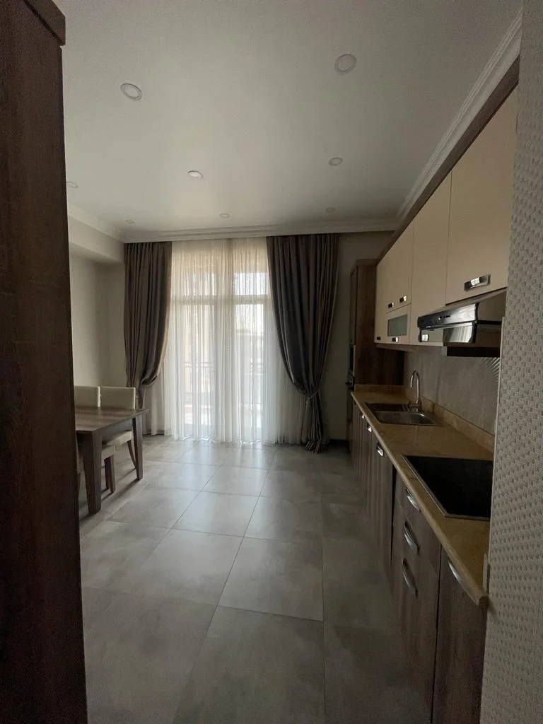 Kirayə 4 otaqlı Mənzil 184 m² Xətai r.