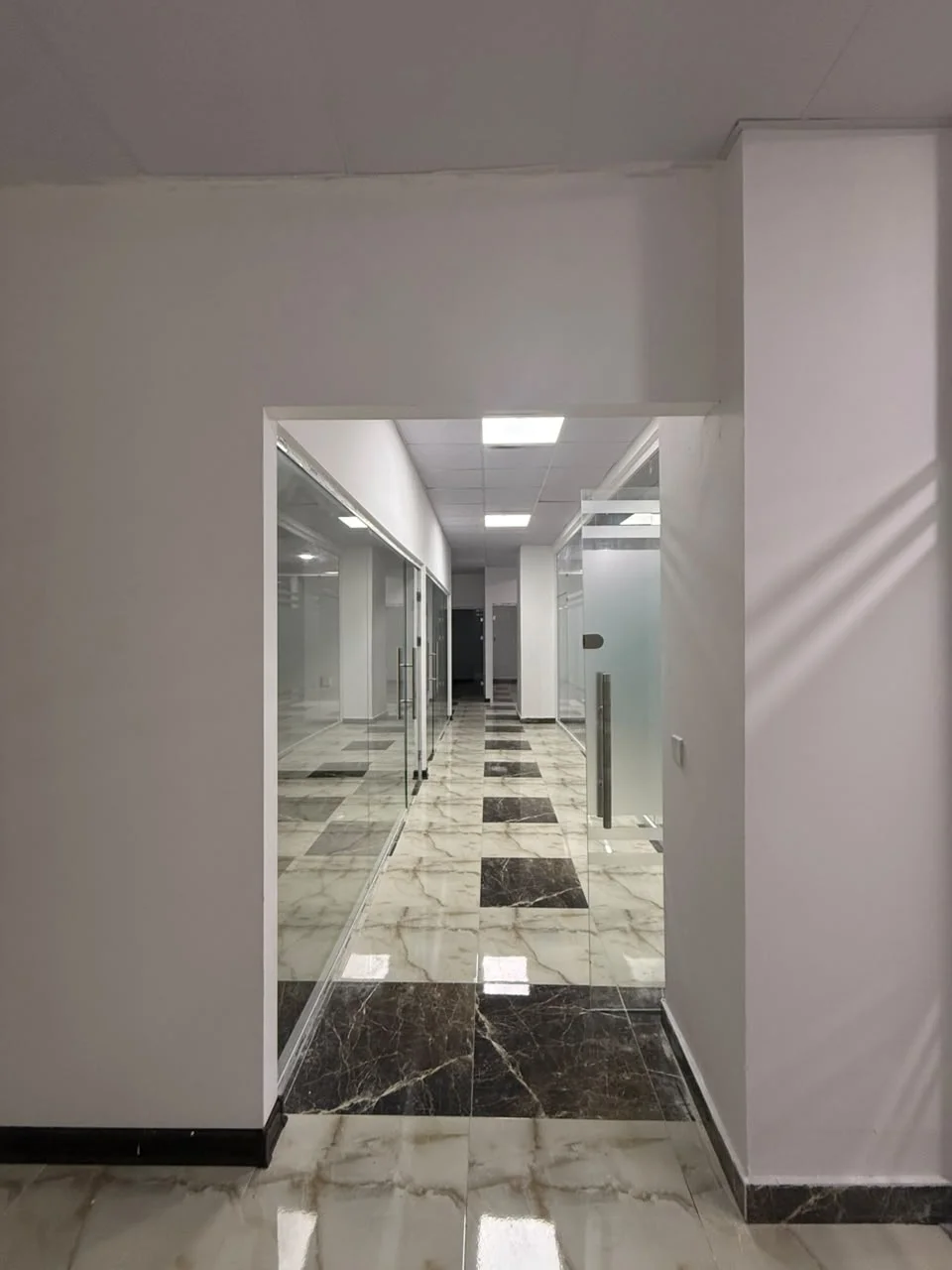 Kirayə 6 otaqlı Ofis 140 m² Nəsimi r. 28 May m. – şəkil 2