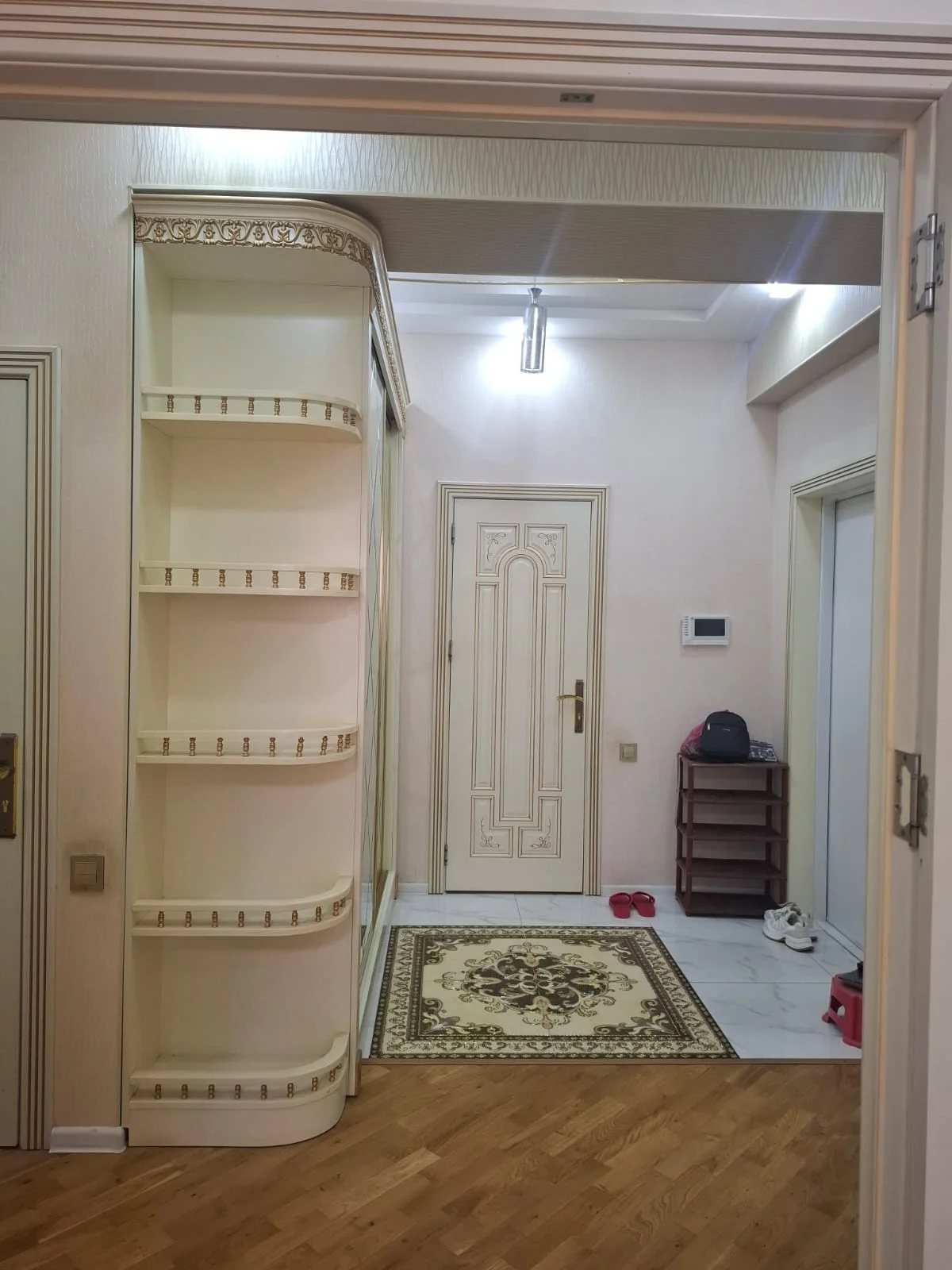 Kirayə 3 otaqlı Mənzil 85 m² Xətai r.