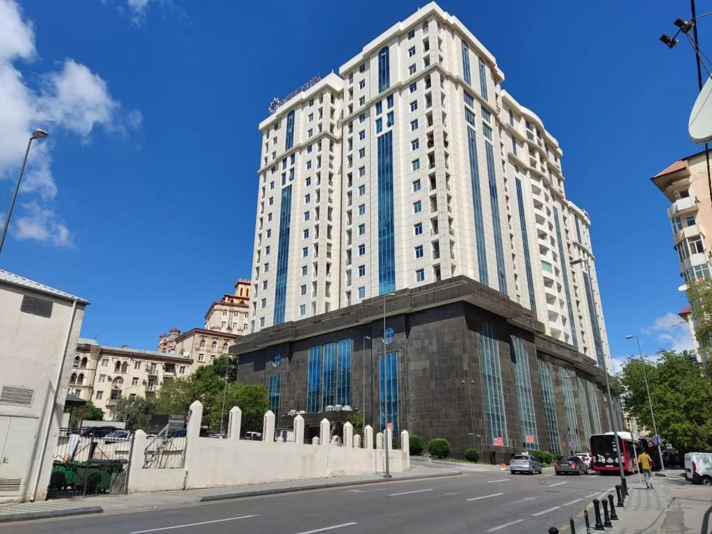 Kirayə 4 otaqlı Mənzil 170 m² Yasamal r. – şəkil 1