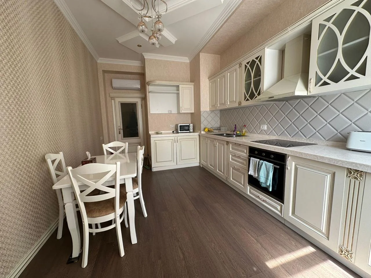Kirayə 3 otaqlı Mənzil 140 m² Xətai r.