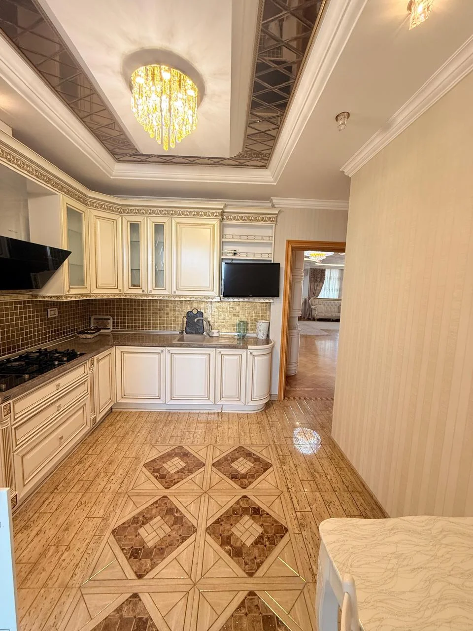 Kirayə 3 otaqlı Mənzil 137 m² Nərimanov r.