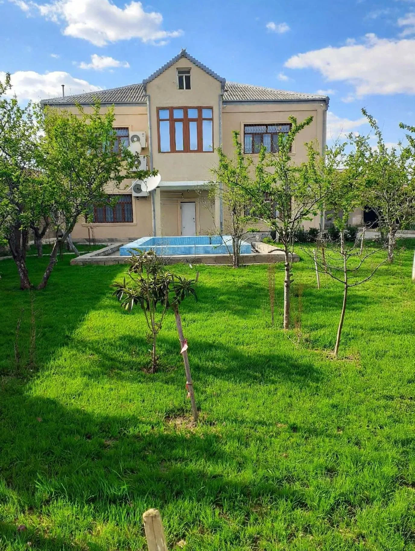 Satılır 9 otaqlı Həyət evi / Bağ evi 310 m² Binəqədi r.