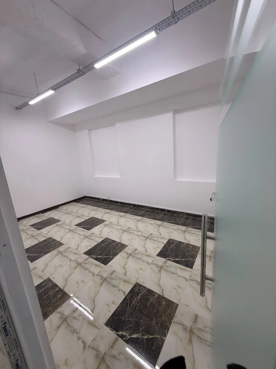 Kirayə 6 otaqlı Ofis 140 m² Nəsimi r. 28 May m. – şəkil 9